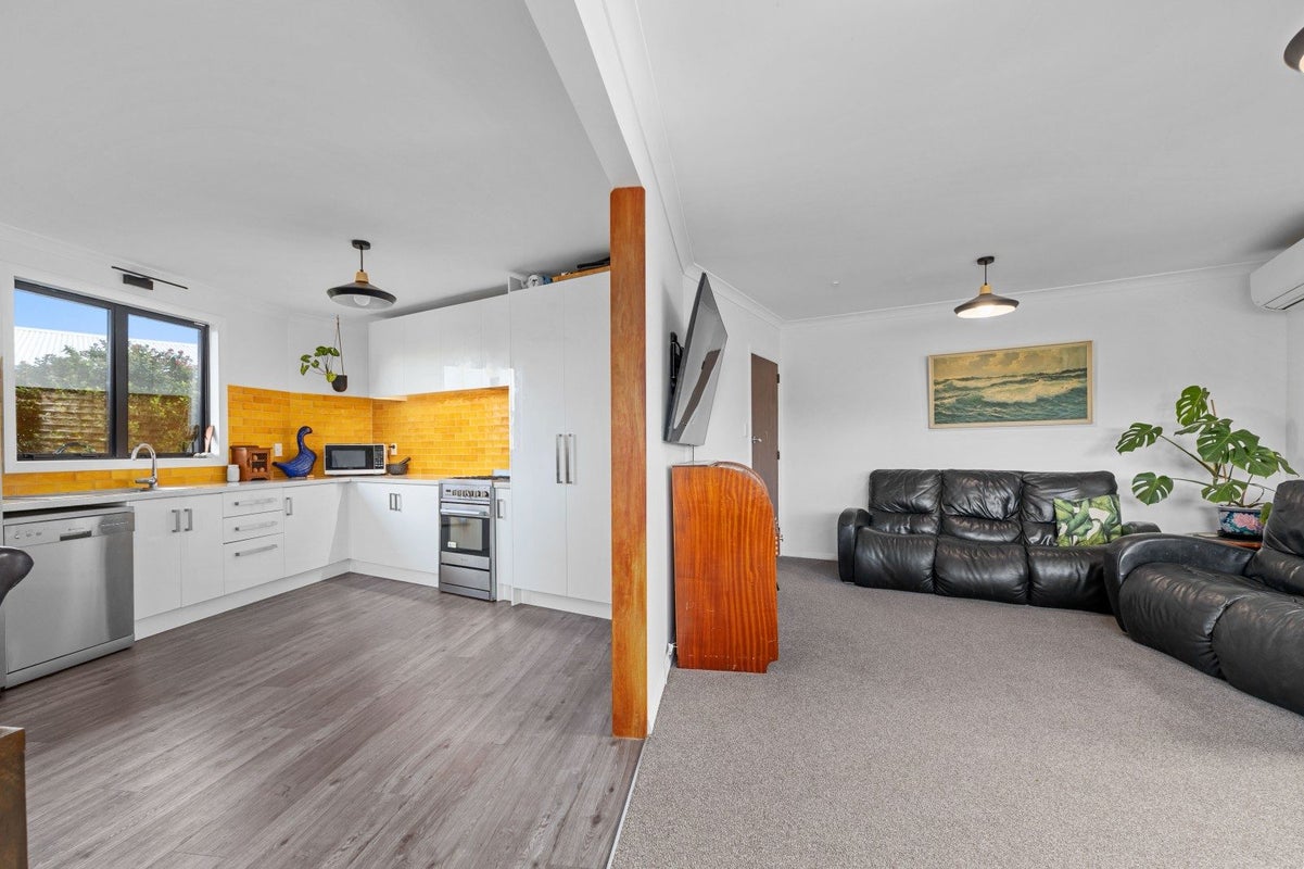 60 Pinedale Crescent, Riversdale Beach - Carousel 2