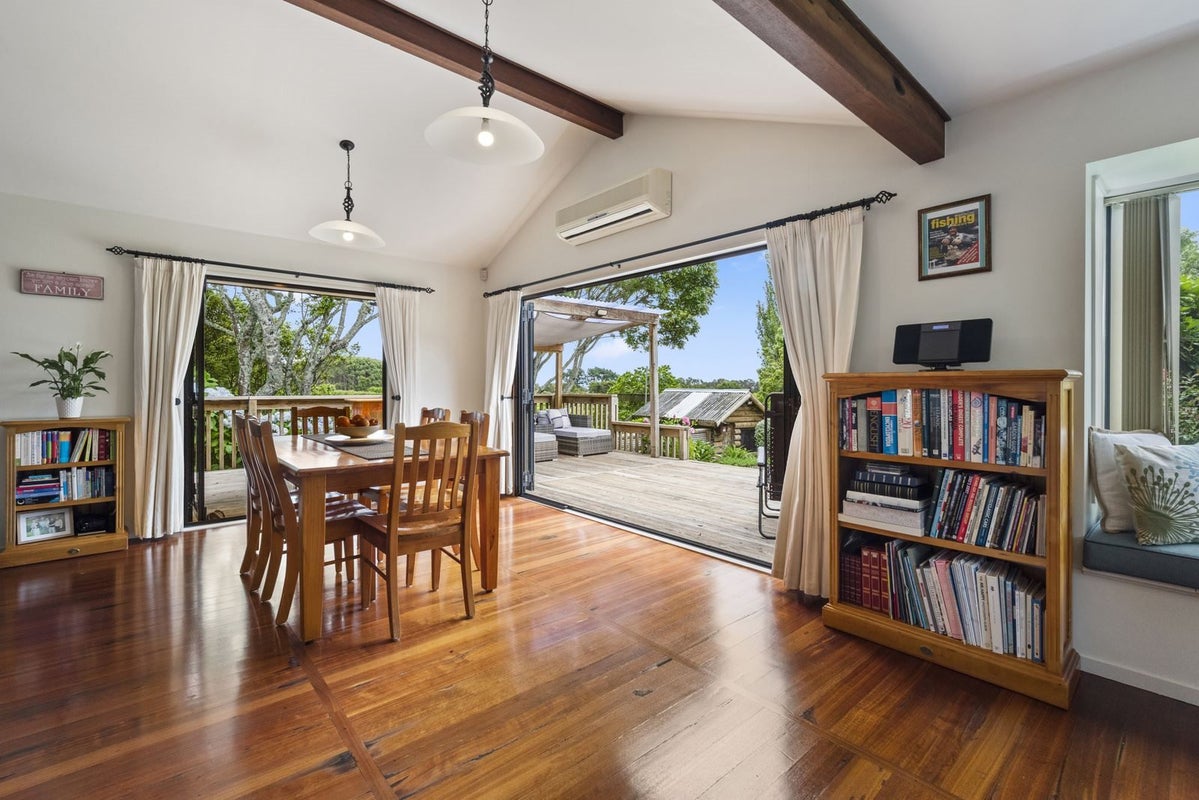 7 Shotover Grove, Waikanae - Carousel 2