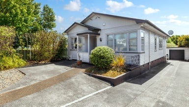 29 Smale Street, Point Chevalier, Auckland - Carousel 1