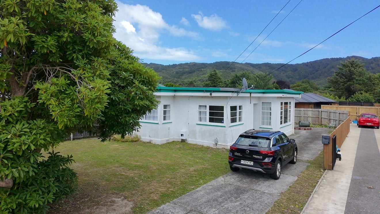 14 Peel Place, Wainuiomata, Lower Hutt - Carousel 1