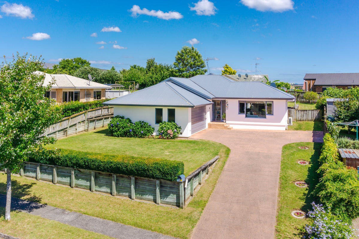 28 Bartholomew Drive, Nawton, Hamilton - Carousel 1