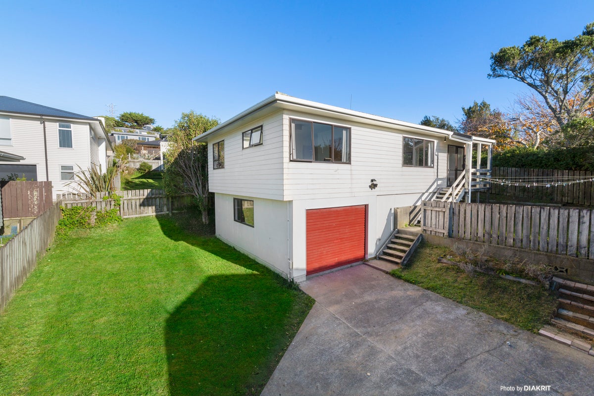 46A Horokiwi Road West, Newlands, Wellington - Carousel 1