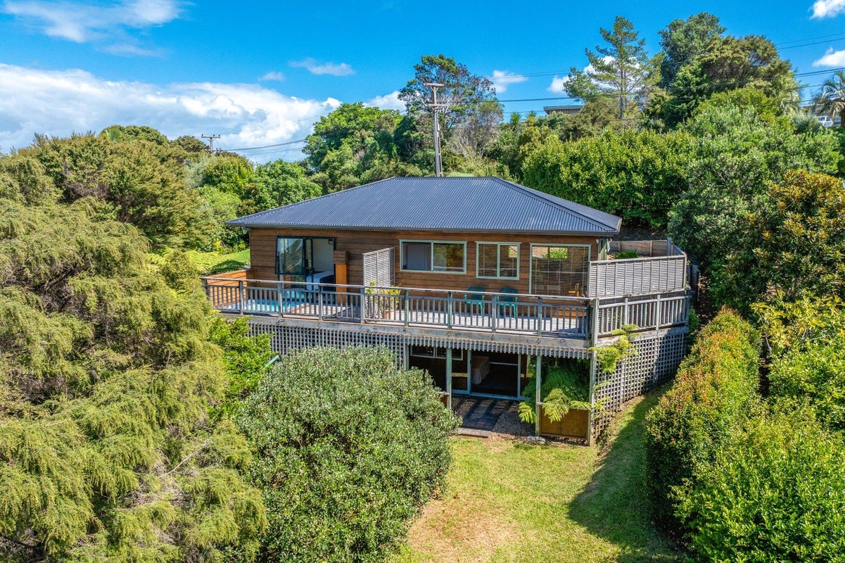 30 Coromandel Road, Oneroa, Waiheke Island - Carousel 1