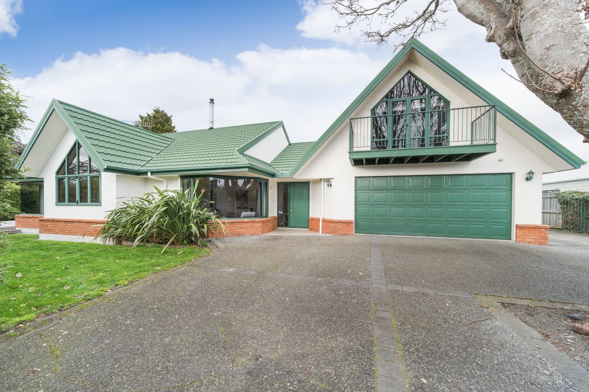 86 Pahiatua Street, Hokowhitu, Palmerston North - Carousel 1