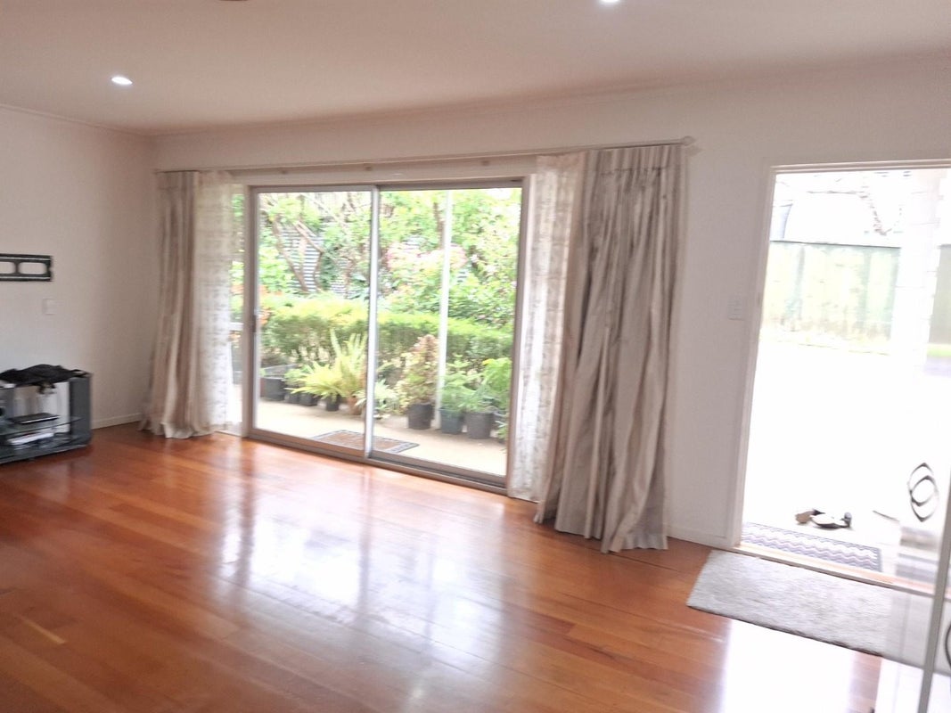 32A Hayr Road, Three Kings, Auckland - Carousel 2