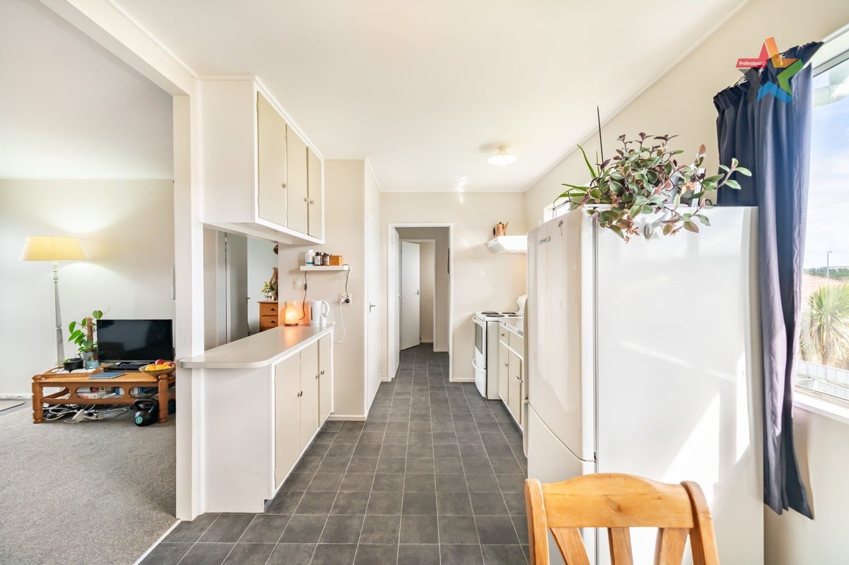 9/121 Bell RD, GRACEFIELD, LOWER HUTT - Carousel 2