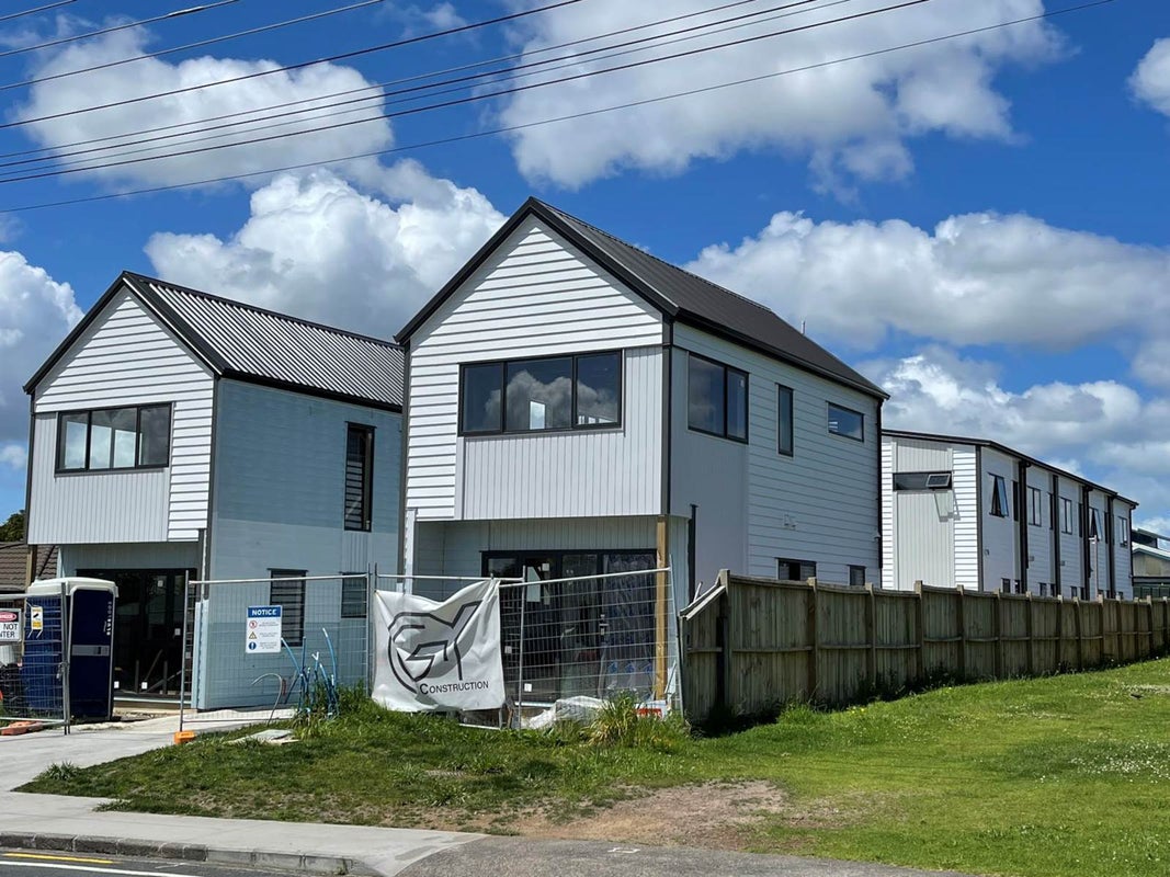 5/69 Wharf Road, Te Atatu Peninsula, Auckland - Carousel 1