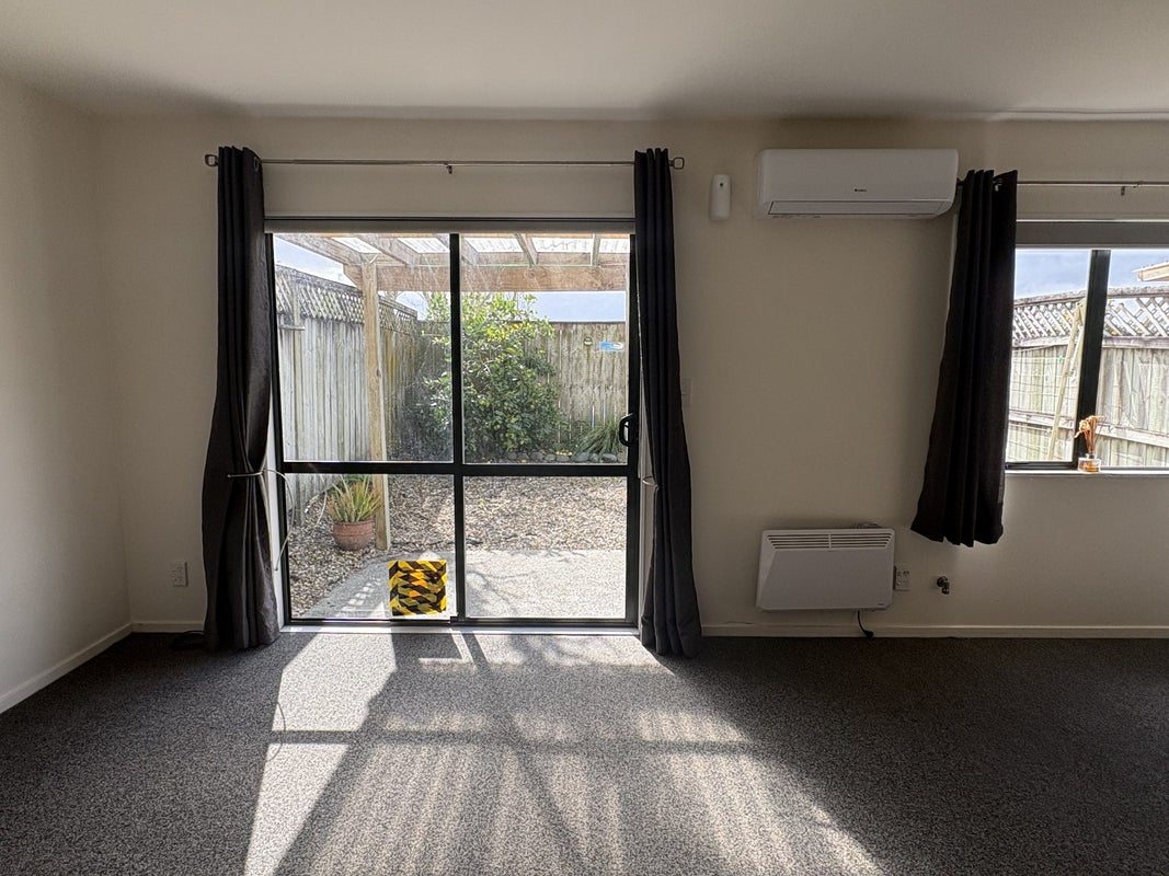 4/3 Orwell Road, Greenhithe, Auckland - Carousel 2