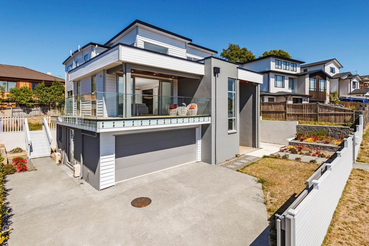 4 Lagonda Rise, Oteha, Auckland - Carousel 1