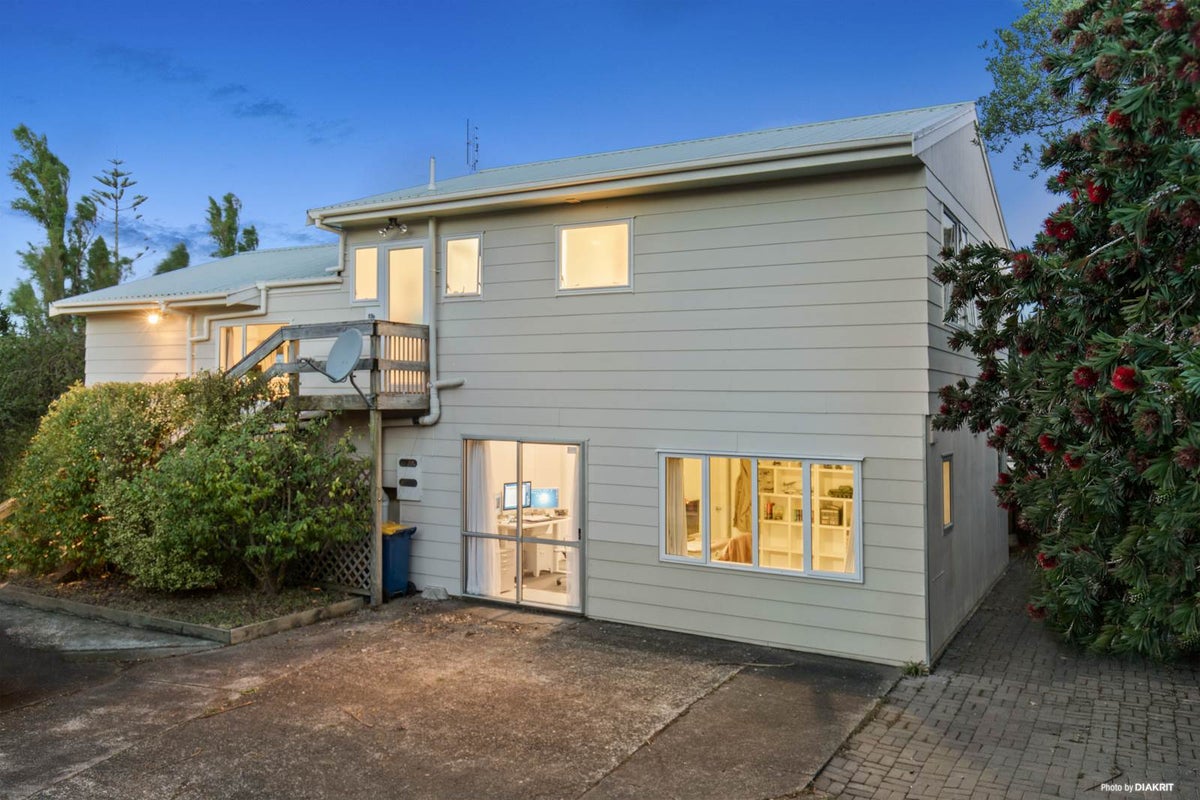 2/13 Aralia Road, Sunnynook, Auckland - Carousel 1