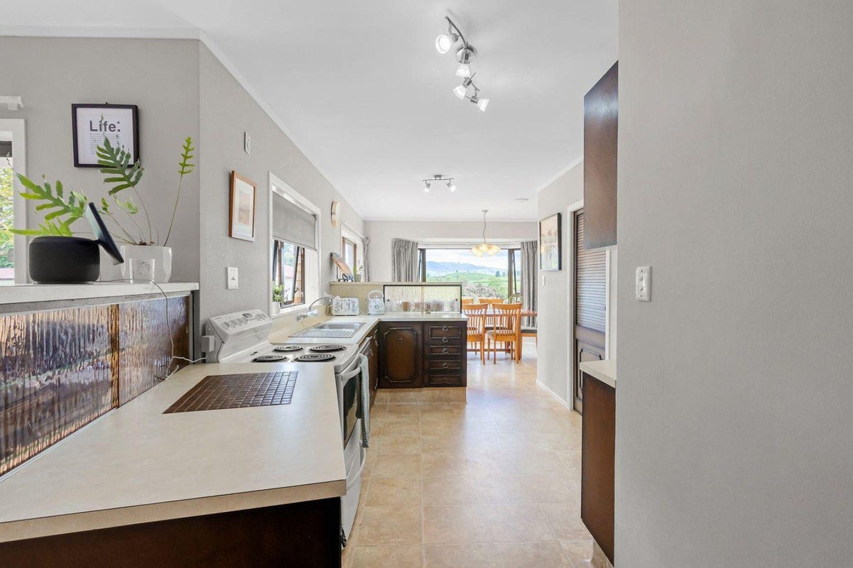 12 Cox Road, Rotoorangi, Cambridge - Carousel 1
