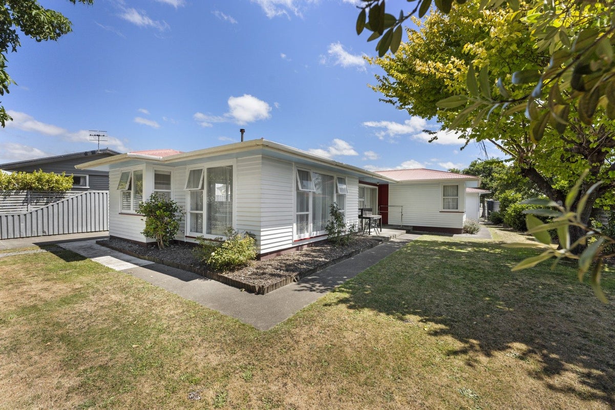 19 Rhodes Drive, Kelvin Grove, Palmerston North - Carousel 1