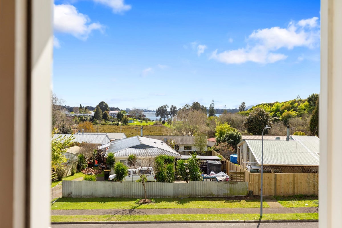 41 Dingadee Street, Welcome Bay, Tauranga - Carousel 2