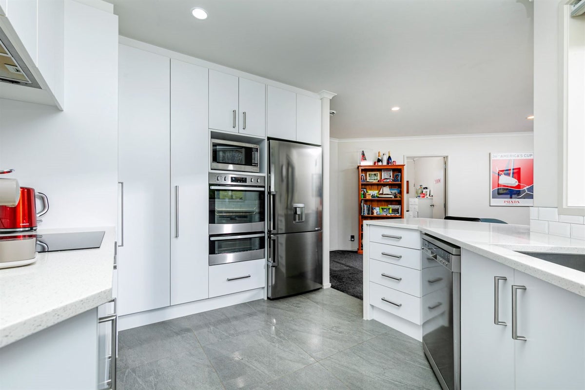 47 San Marino Drive West, Henderson, Auckland - Carousel 2
