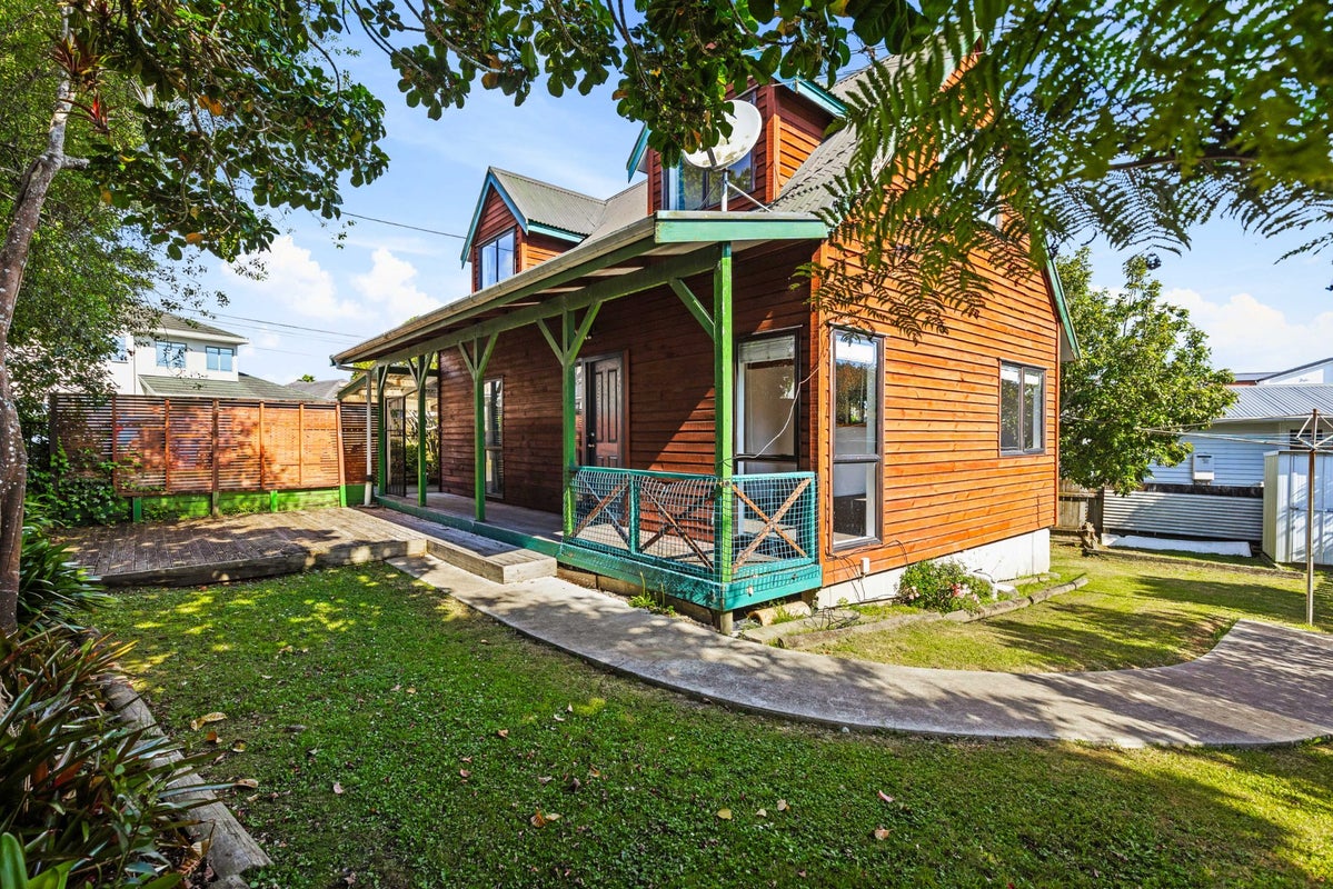 24 Karamu Street, Te Atatu Peninsula, Auckland - Carousel 1