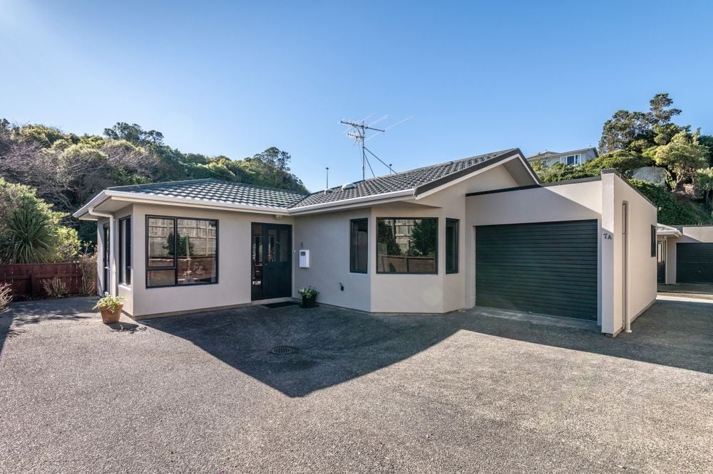 7A Lyndfield Lane, Newlands, Wellington - Carousel 1