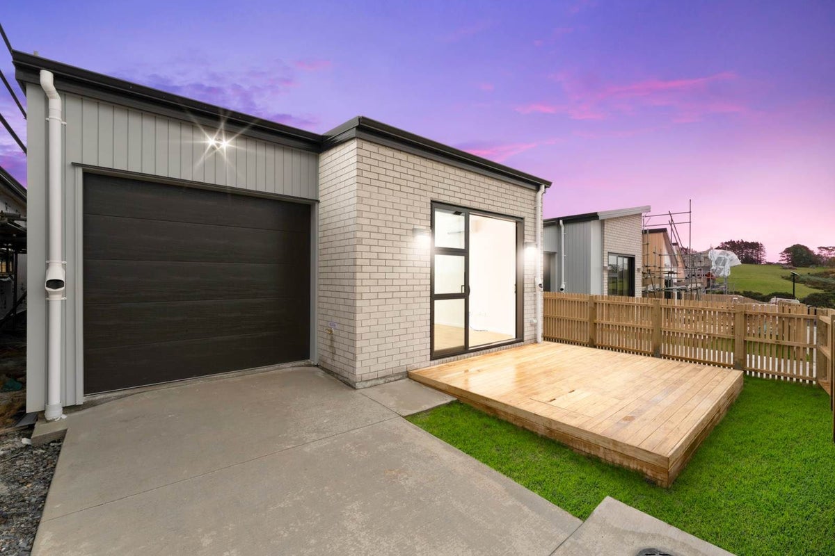 36 Neretva Avenue, Massey, Auckland - Carousel 1
