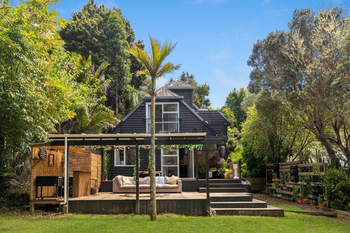 1 Dorothy Road, Laingholm, Auckland - Carousel 2