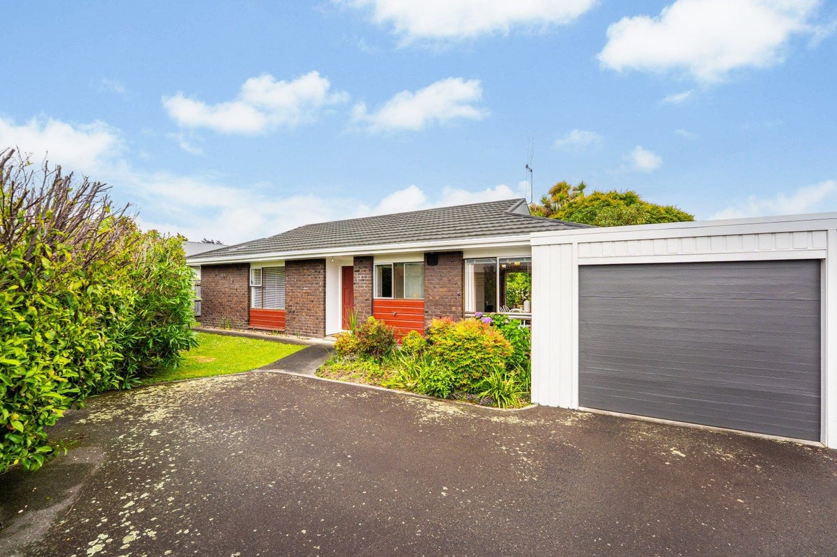 24A Phoenix Avenue, Hokowhitu, Palmerston North - Carousel 1