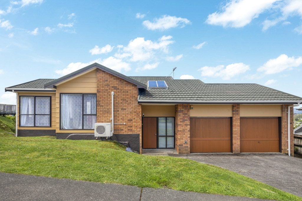 28 Mclintock Street, Johnsonville, Wellington - Carousel 1