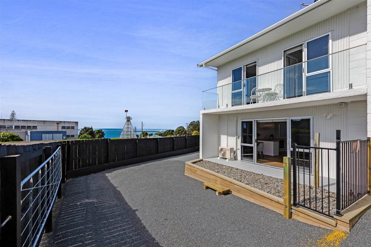 38D Breakwater RD, Moturoa, New Plymouth - Carousel 2