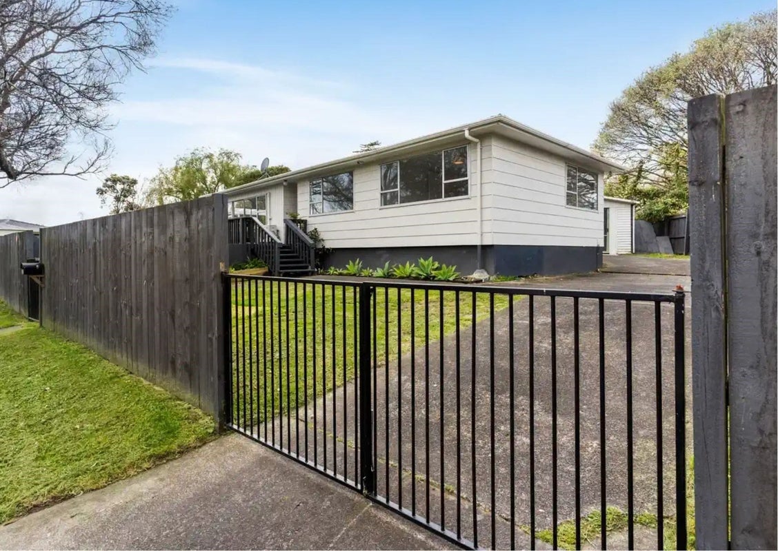 14 Chantal Place, Red Hill, Papakura - Carousel 1