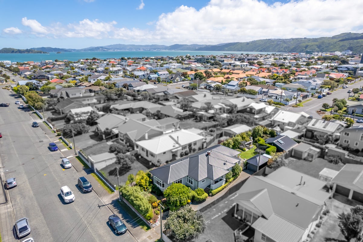 21 Tennyson Street, Petone, Lower Hutt - Carousel 34
