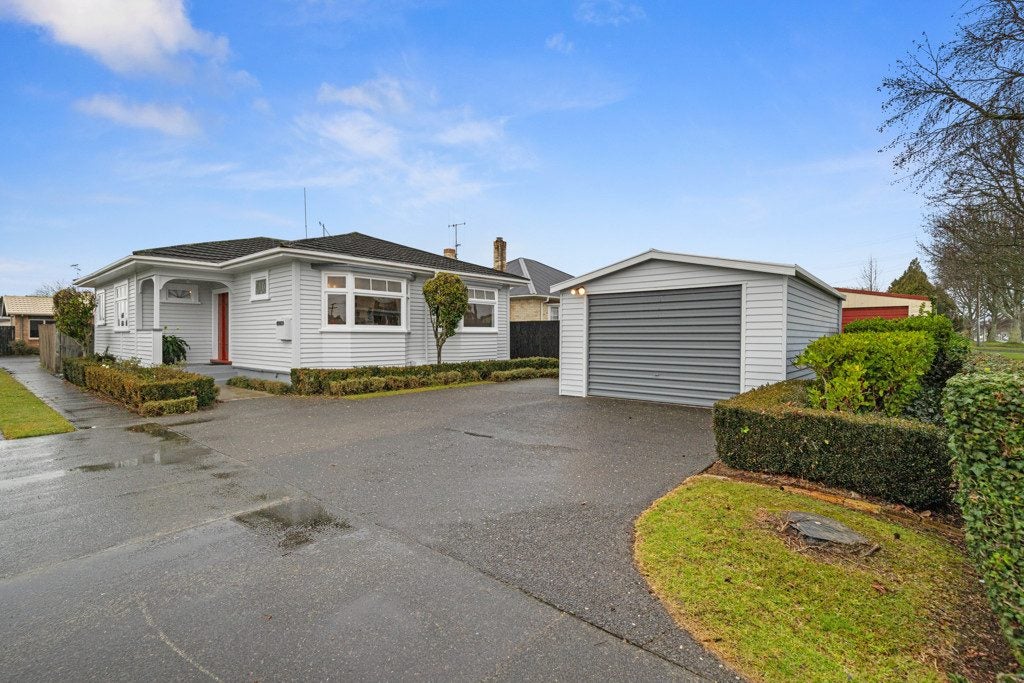 66 Galloway Street, Hamilton East, Hamilton - Carousel 17