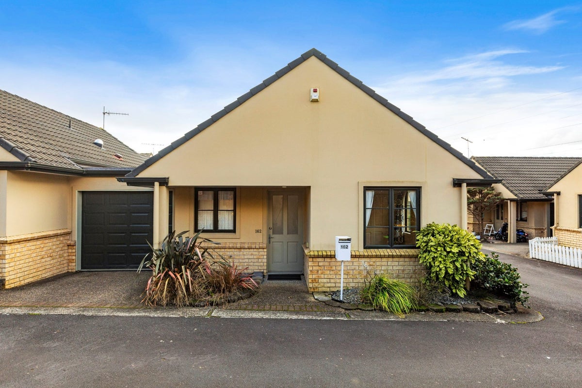 162/172 Mcleod Road, Te Atatu South, Auckland - Carousel 1