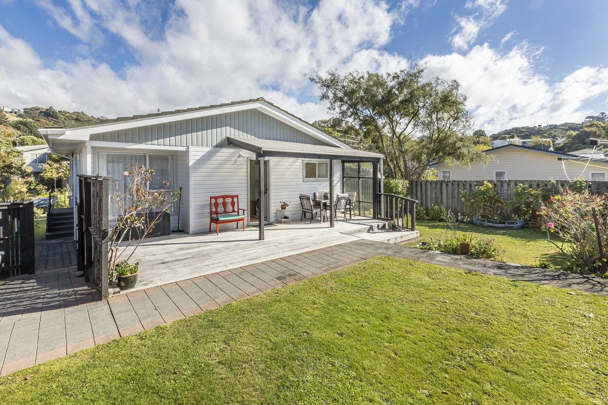 3 Solander Place, Whitby, Porirua - Carousel 1
