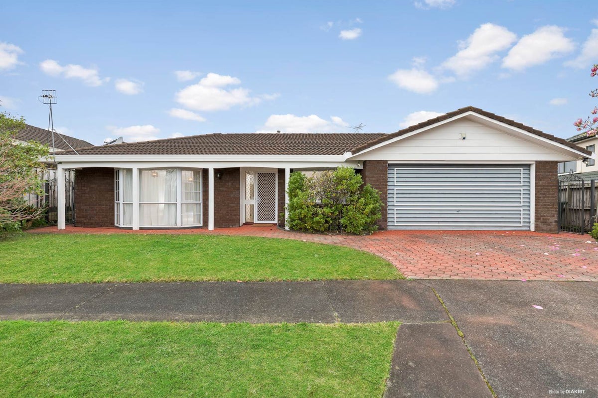 6 Isherwood Place, Saint Johns, Auckland - Carousel 2