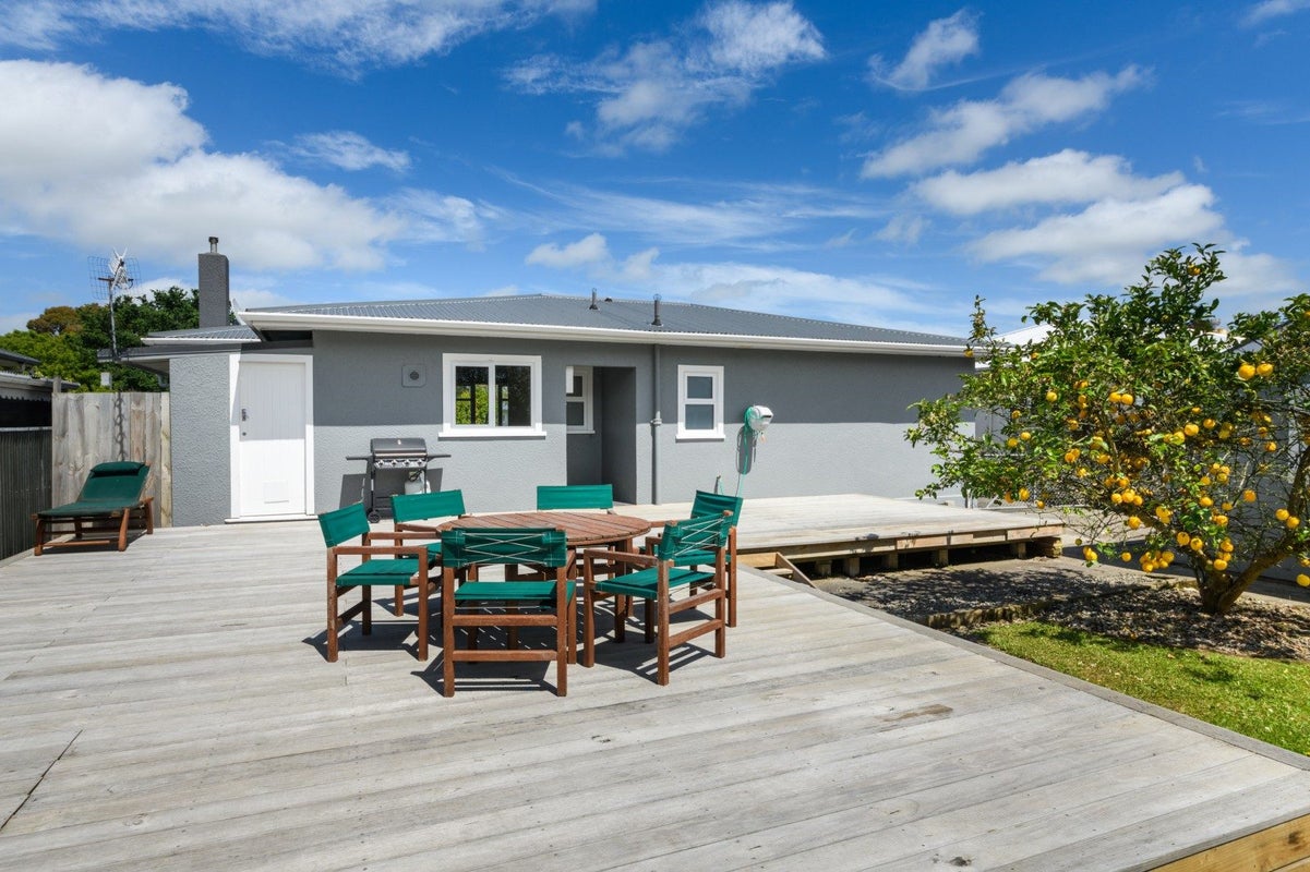 42 Nottingham Avenue, Awapuni, Palmerston North - Carousel 16