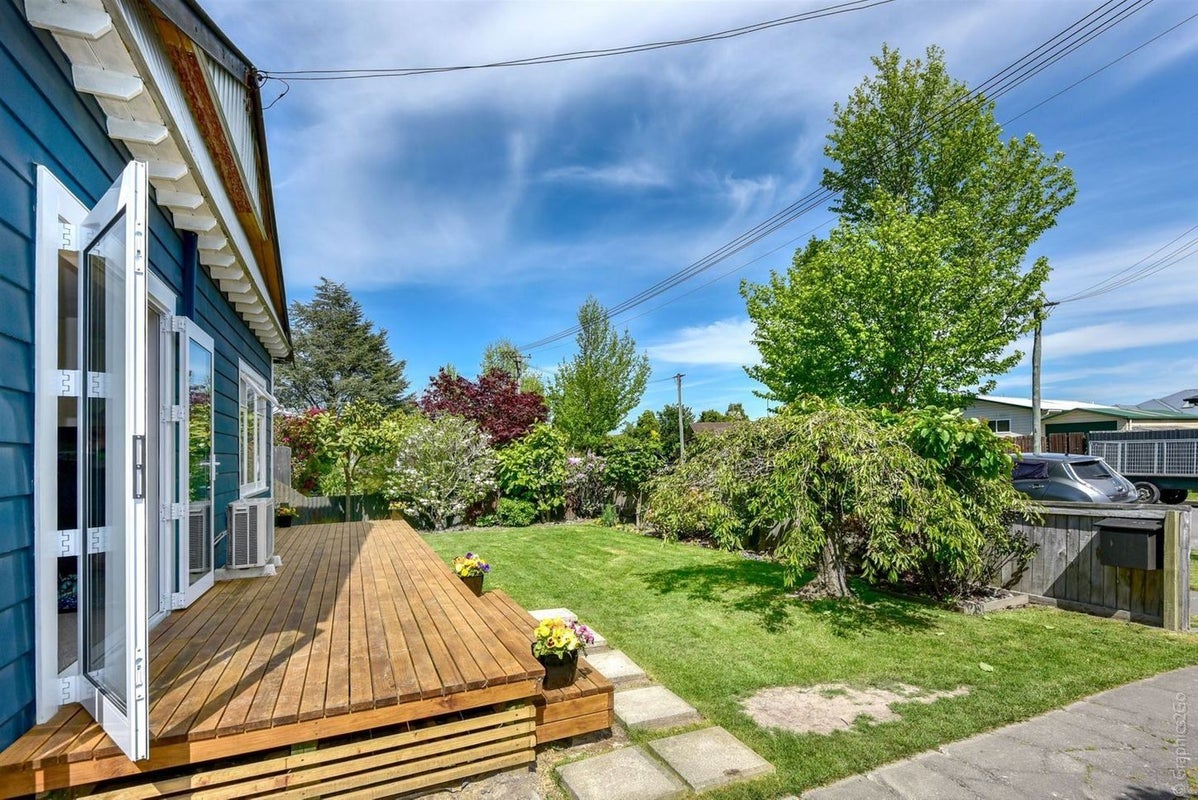 42 Tyrone Street, Belfast, Christchurch - Carousel 2