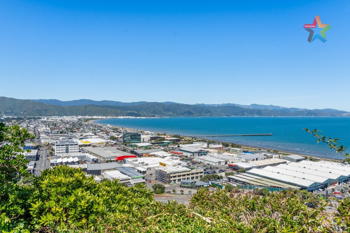 30 Korokoro Road, Korokoro, Lower Hutt - Carousel 2