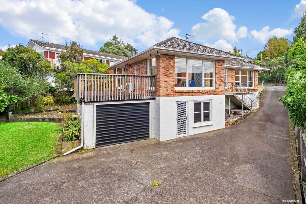 38 Shetland Street, Glen Eden, Auckland - Carousel 1