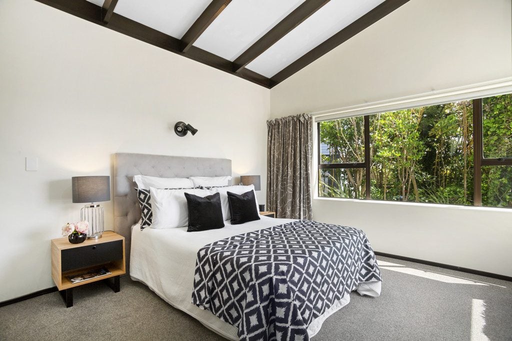 19 Carluke Street, Paparangi, Wellington - Carousel 2