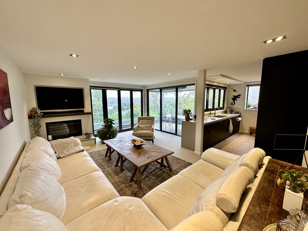 2/18 Tuhaere Street, Orakei, Auckland - Carousel 2