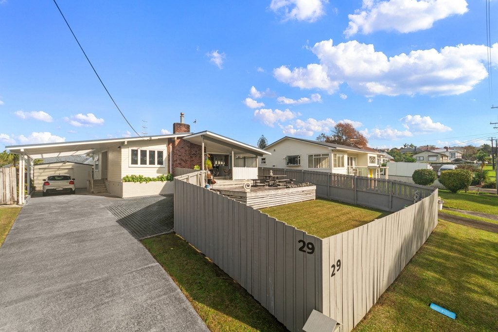 29 Lyndhurst Road, Te Atatu South, Waitakere City, Auckland - Carousel 1