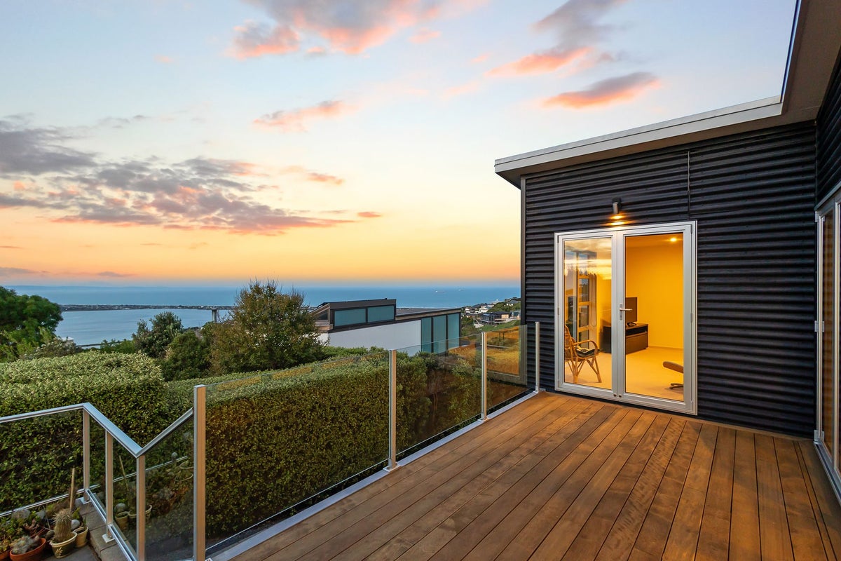 5 Craigieburn Lane, Mount Pleasant, Christchurch - Carousel 1