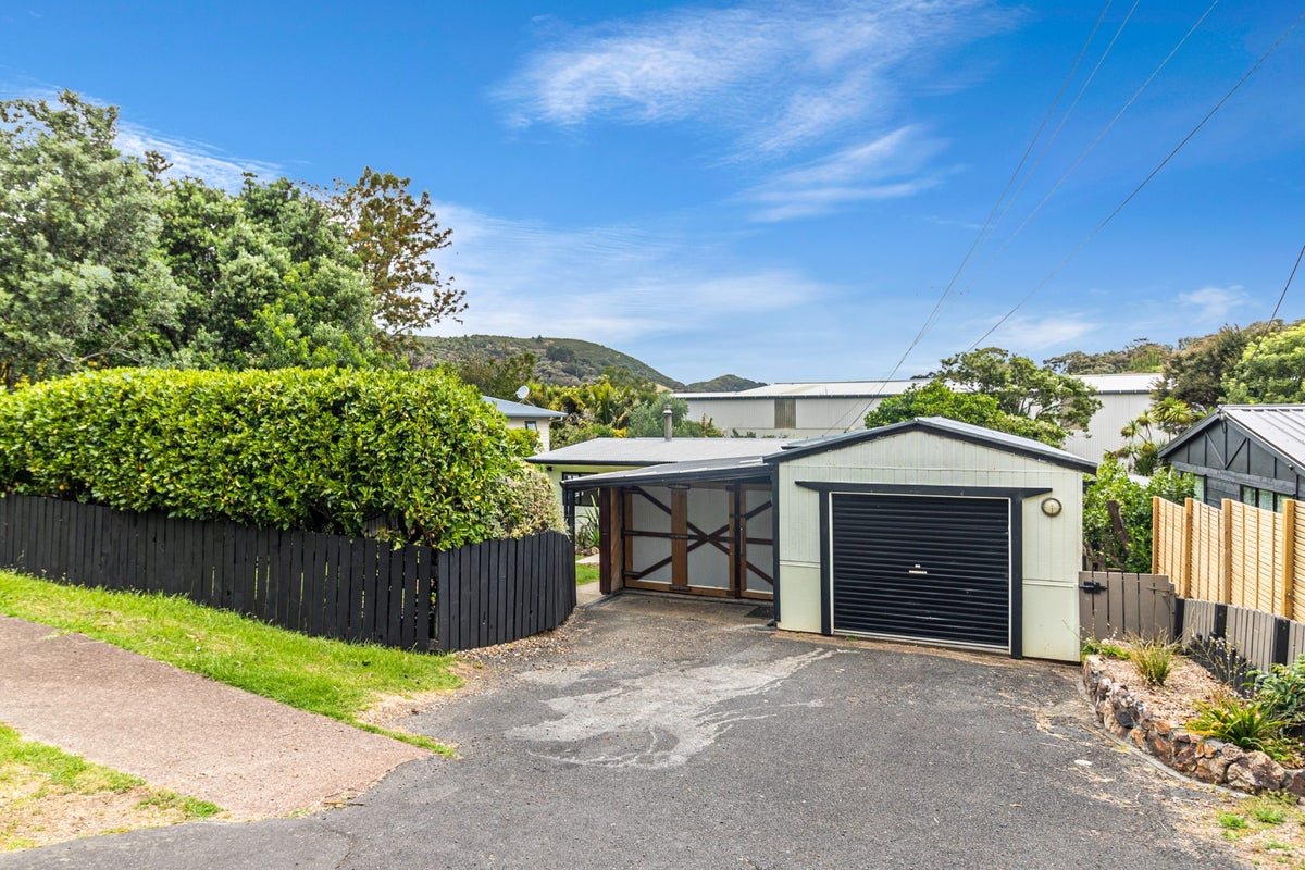 29 Sea View Road, Ostend, Waiheke Island - Carousel 2