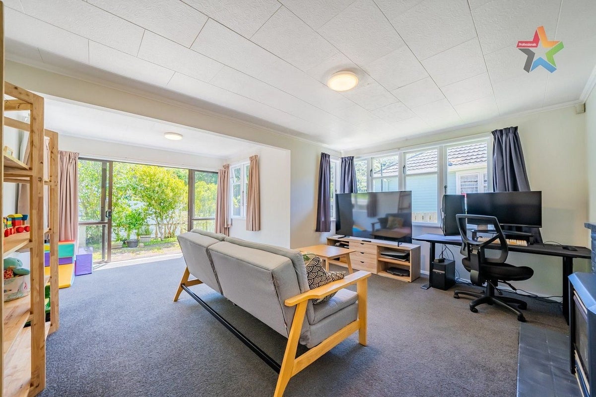 43 Fleet Street, Naenae, Lower Hutt - Carousel 2