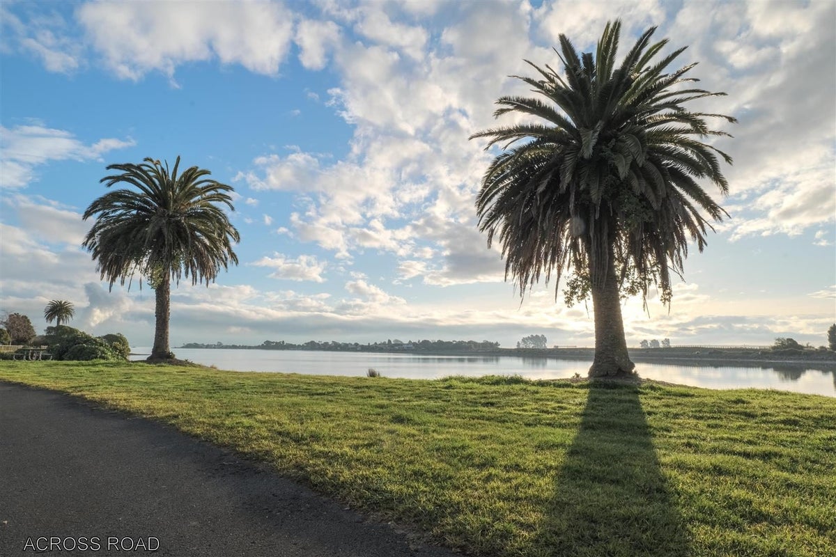 1/3 Quiet Woman  WAY, Monaco, NELSON - Carousel 10