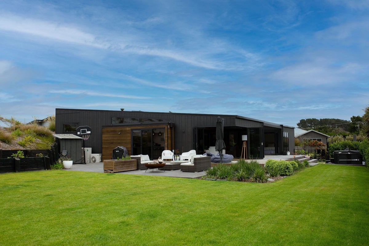 35 Paetawa Road, Peka Peka, Waikanae - Carousel 1