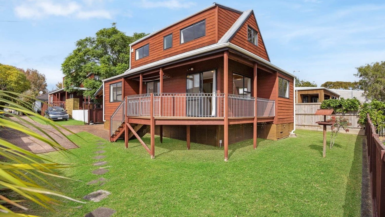 215 Titirangi Road, Titirangi, Auckland - Carousel 1