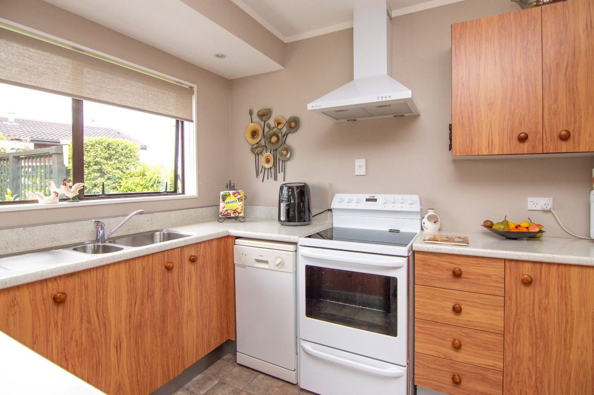 114 Amberley AVE, Highbury, Palmerston North - Carousel 2