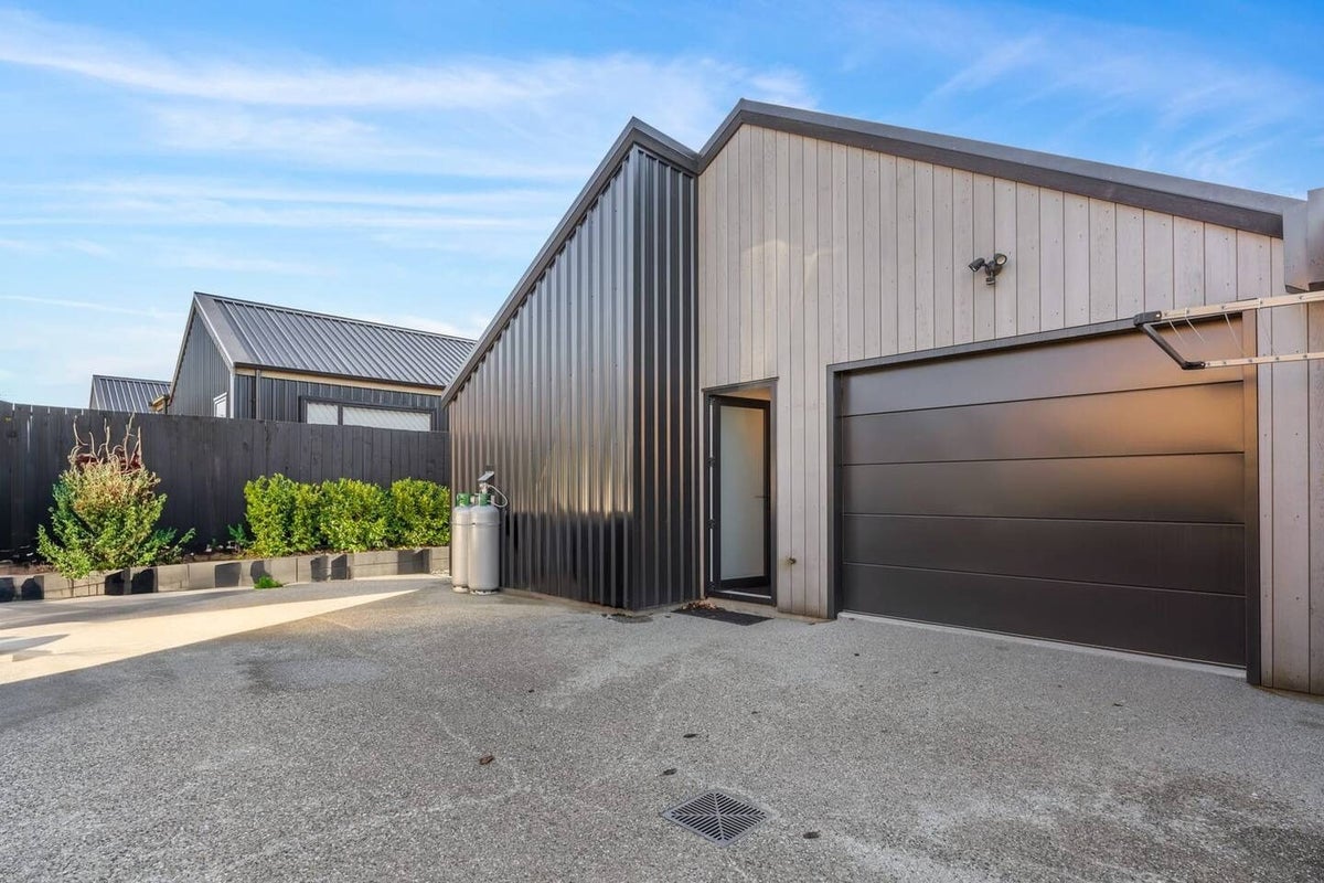 53 Northburn Road, Wanaka - Carousel 2