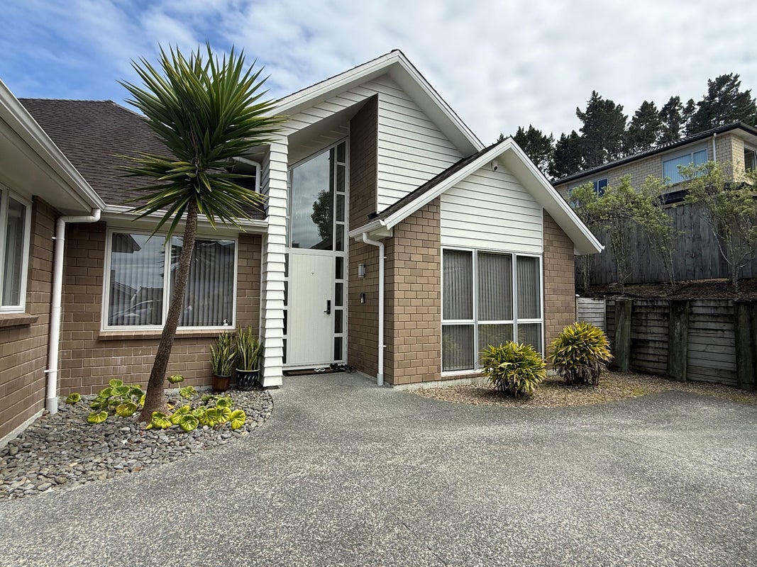 66 Harrowglen Drive, Northcross, Auckland - Carousel 1