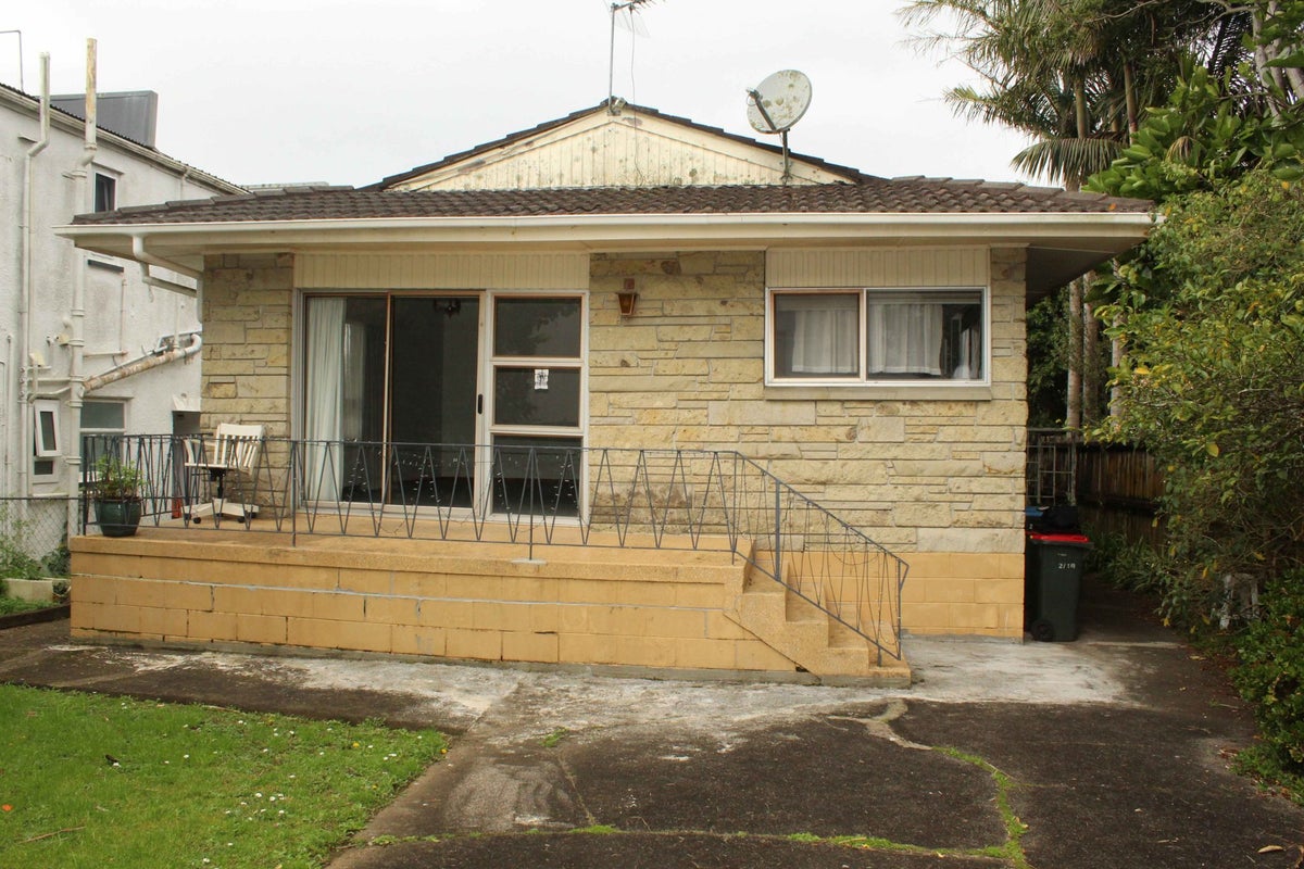 1B Summit Drive, Mount Albert, Auckland - Carousel 1