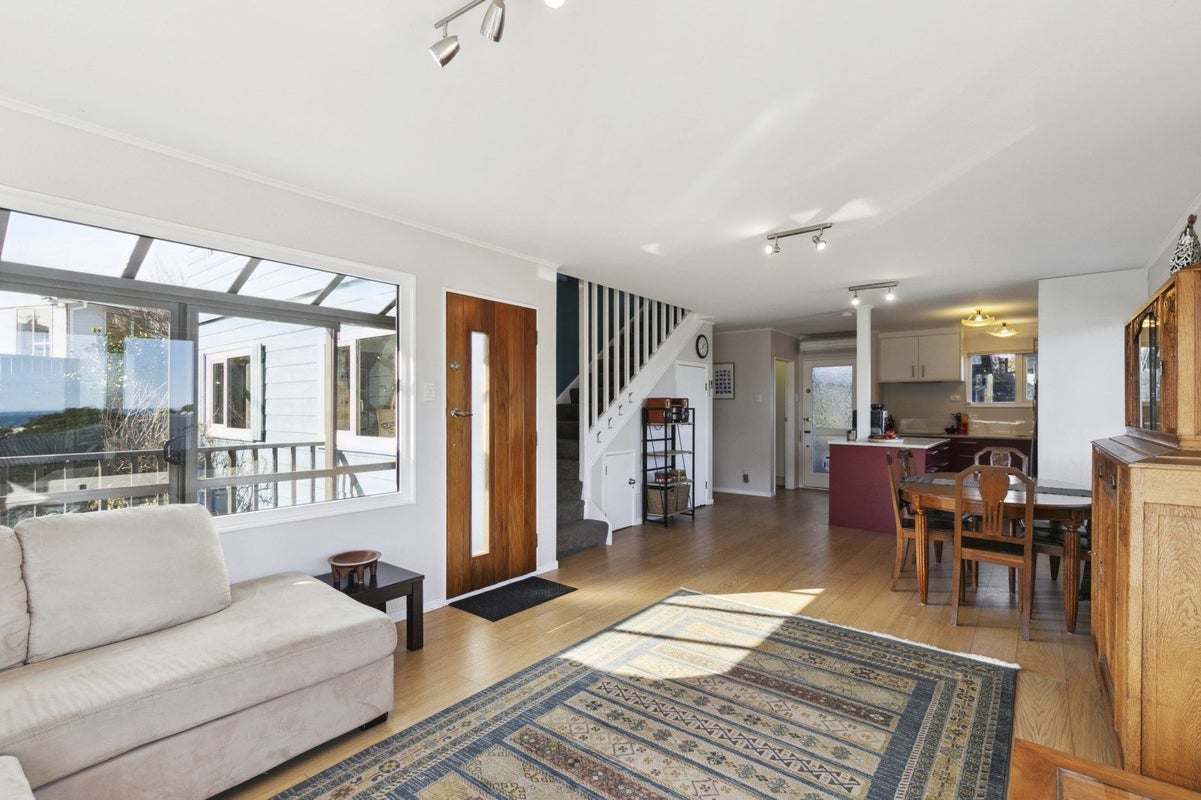 32 Frobisher Street, Island Bay, Wellington - Carousel 2