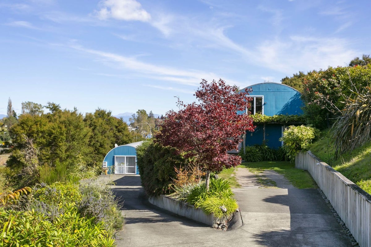 10 Rhodes Fall, Rangatira Park, Taupo - Carousel 2